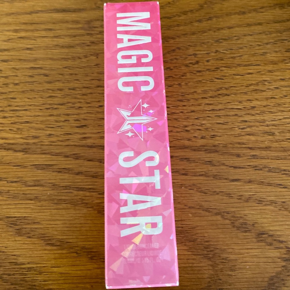 Jeffree Star Magic concealer C14.5 Medium skin with golden olive undertones